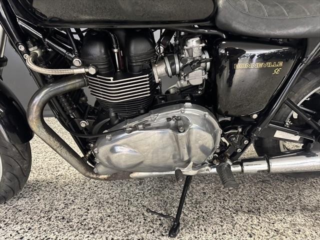
								Triumph Bonneville SE full									