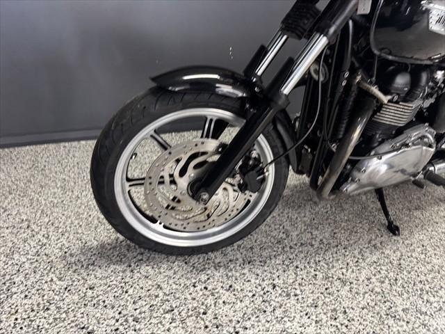 
								Triumph Bonneville SE full									
