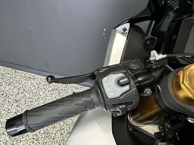 
								Suzuki GSX-R1000R full									