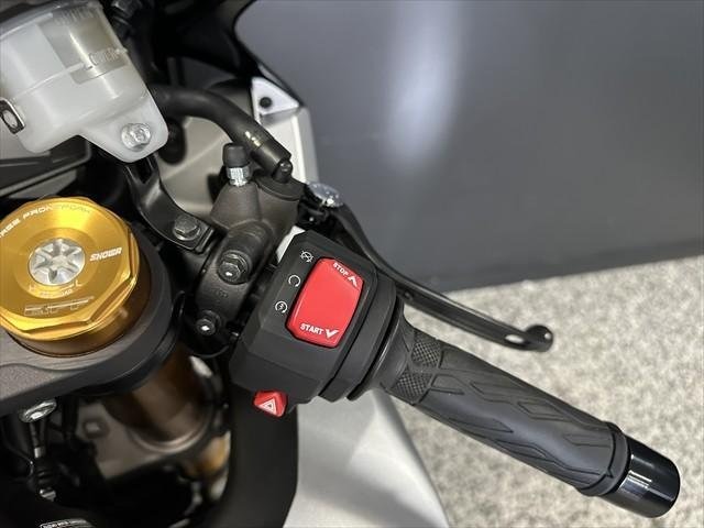 
								Suzuki GSX-R1000R full									