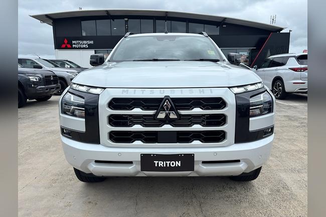
								Mitsubishi Triton full									