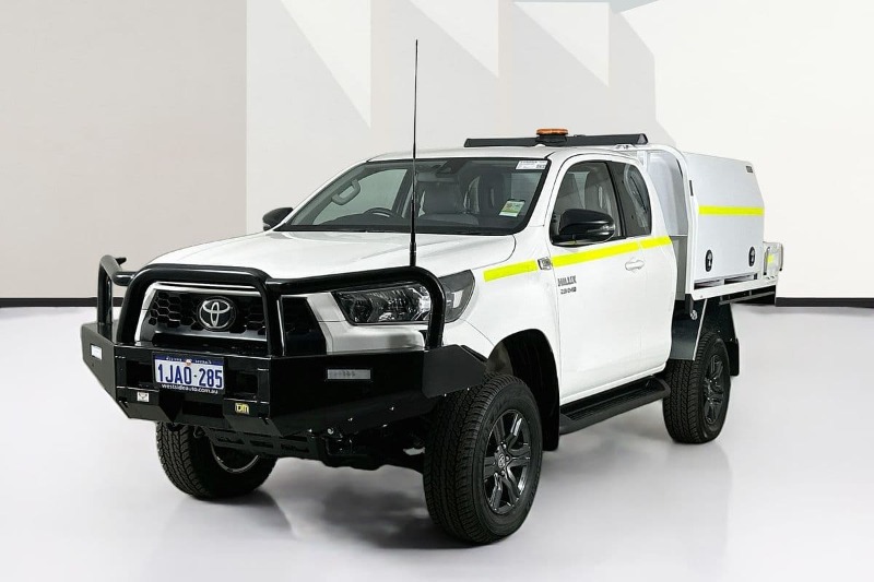 
								Toyota HILUX GUN126R RC SR (4×4) full									