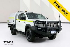 Toyota HILUX GUN226R SR (4×4)