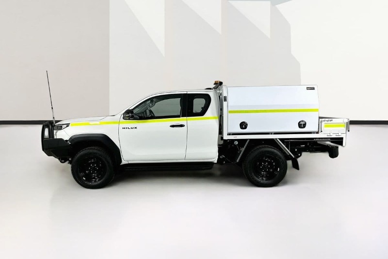 
								Toyota HILUX GUN226R SR (4×4) full									