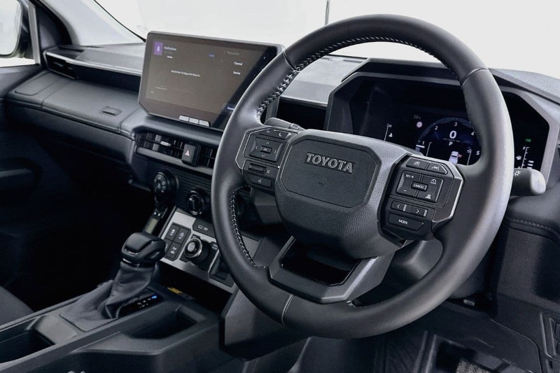 
								Toyota HILUX GUN226R SR (4×4) full									