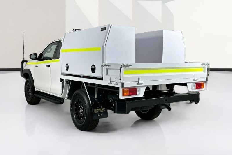 
								Toyota HILUX GUN226R SR (4×4 full									