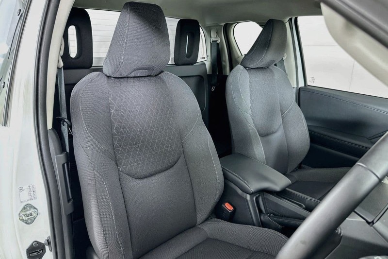 
								Toyota HILUX GUN226R SR (4×4 full									