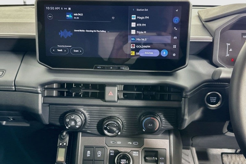 
								Toyota HILUX GUN226R SR (4×4 full									