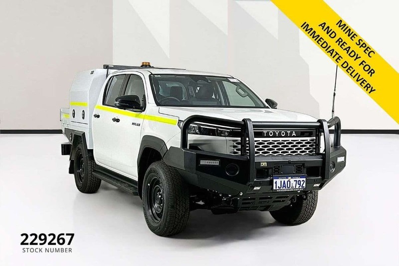 
								Toyota HILUX GUN227R SR 48V (4×4) full									