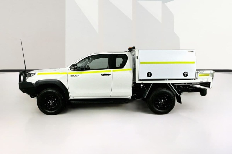 
								Toyota HILUX GUN226R SR (4×4) full									