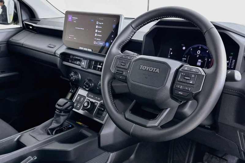 
								Toyota HILUX GUN226R SR (4×4) full									