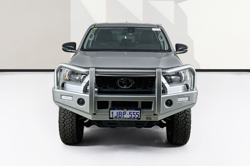 
								Toyota HILUX GUN126R RC SR (4×4) full									