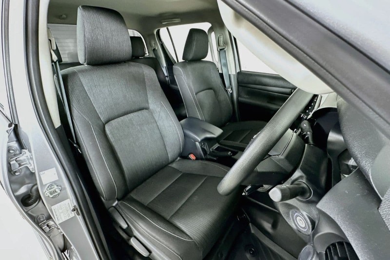 
								Toyota HILUX GUN126R RC SR (4×4) full									