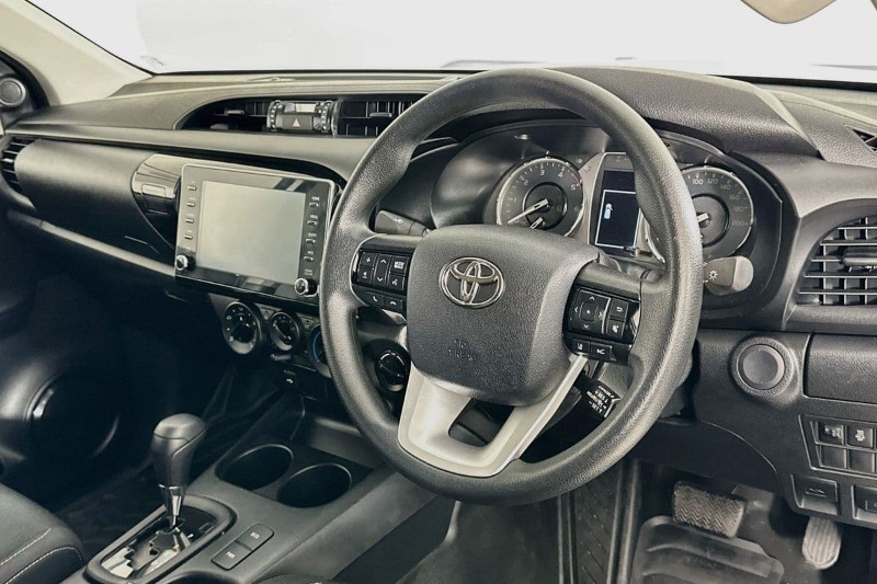 
								Toyota HILUX GUN126R RC SR (4×4) full									