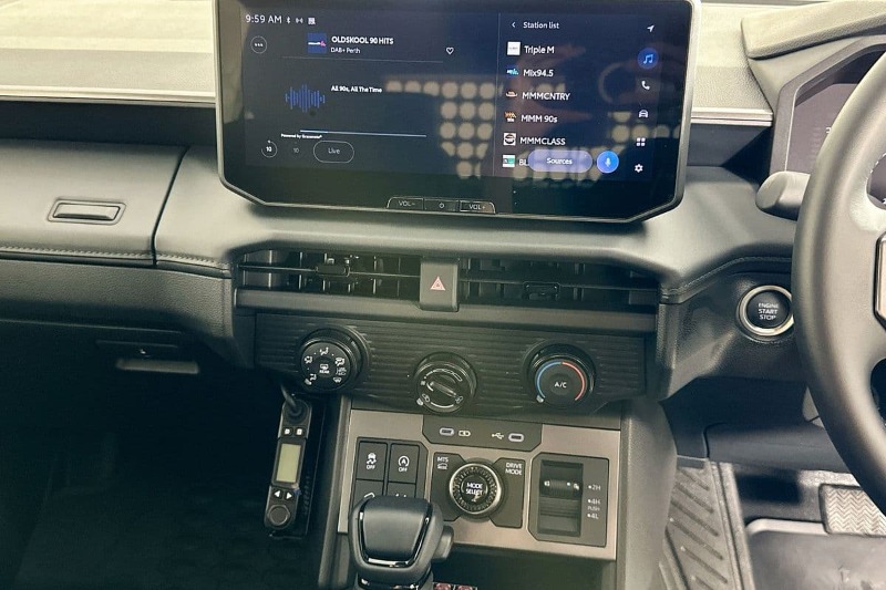 
								Toyota HILUX GUN227R SR 48V (4×4) full									