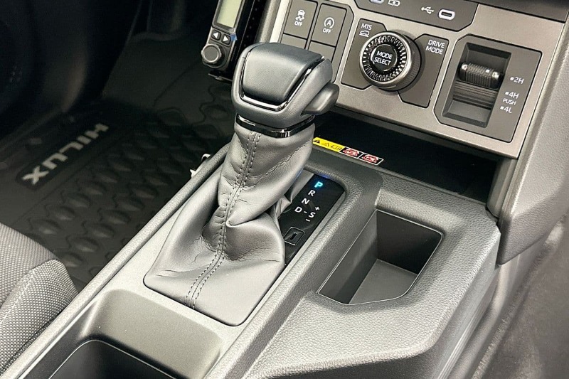 
								Toyota HILUX GUN227R SR 48V (4×4) full									