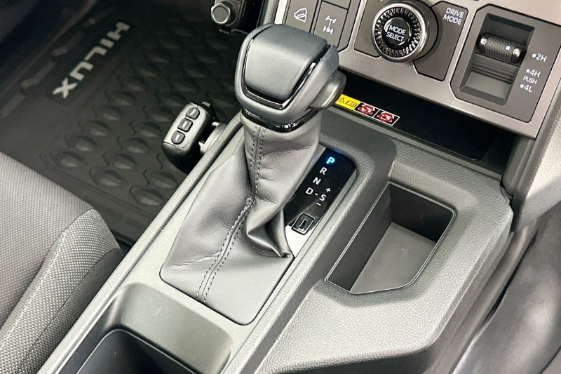 
								Toyota HILUX GUN227R SR 48V (4×4) full									