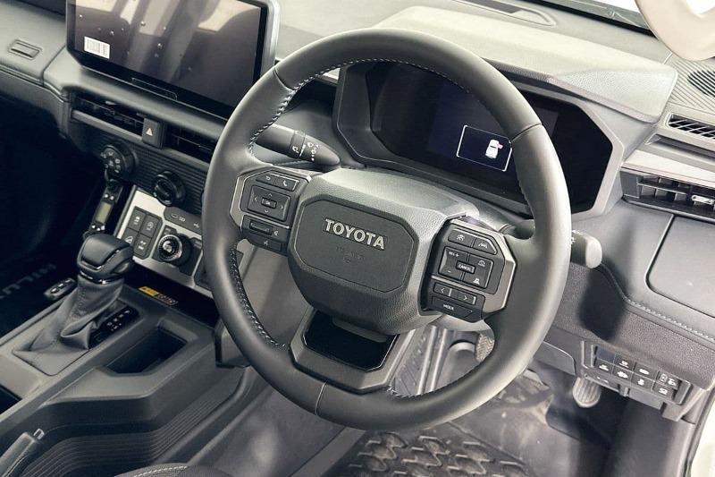
								Toyota HILUX GUN227R SR 48V (4×4) full									