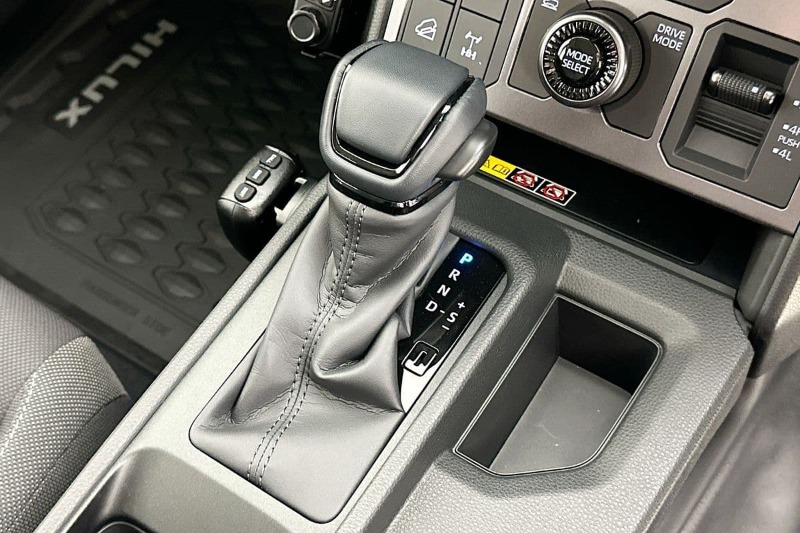 
								Toyota HILUX GUN227R SR 48V (4×4) full									