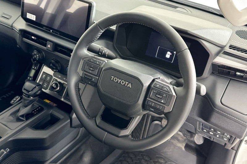 
								Toyota HILUX GUN227R SR 48V (4×4) full									