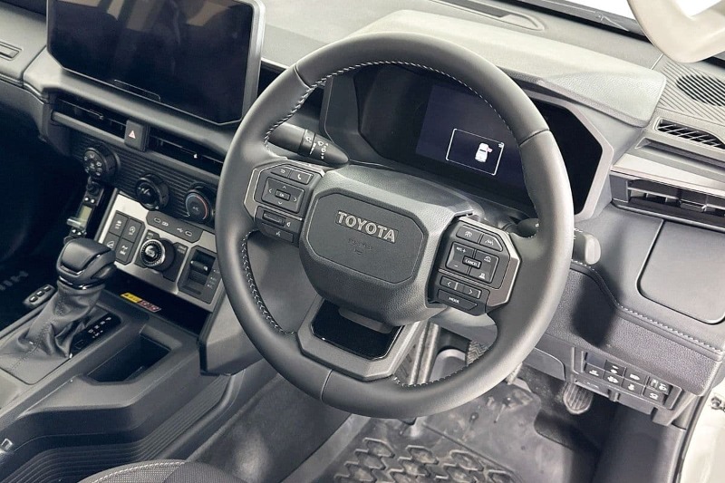 
								Toyota HILUX GUN227R SR 48V (4×4) full									