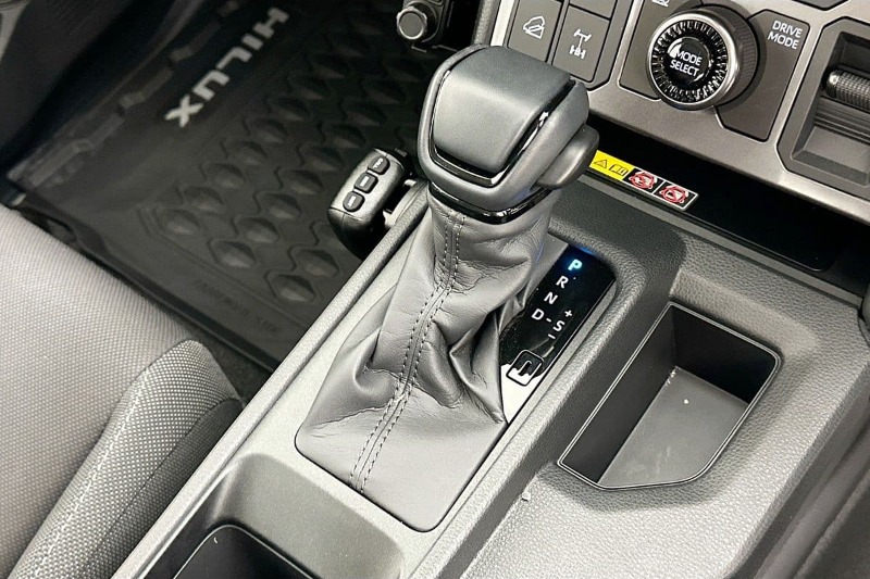 
								Toyota HILUX GUN227R SR 48V (4×4) full									