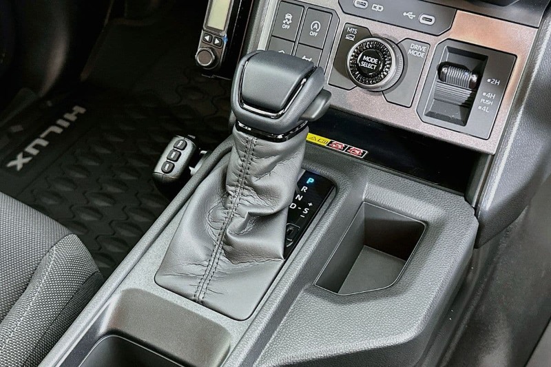
								Toyota HILUX GUN227R SR 48V (4×4) full									