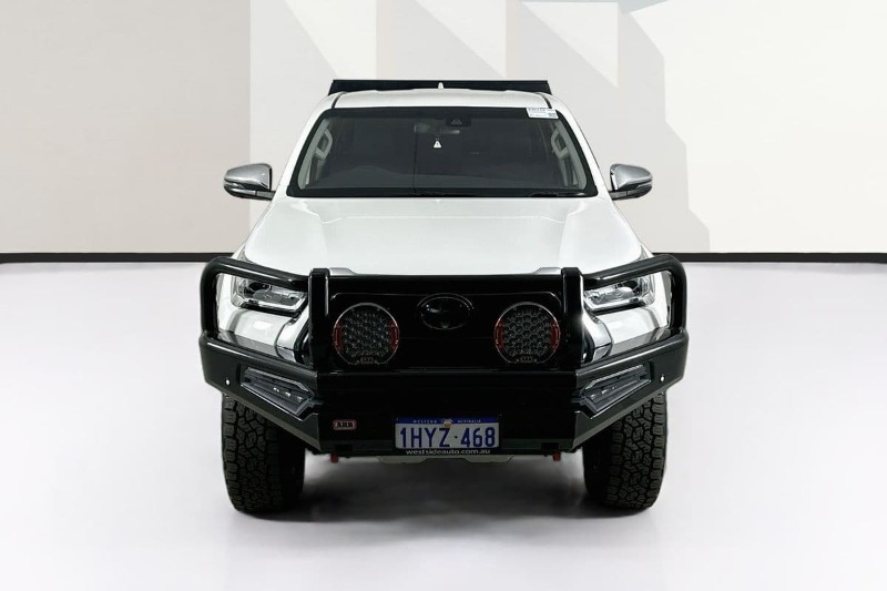 
								Toyota HILUX GUN126R SR5 (4×4) full									