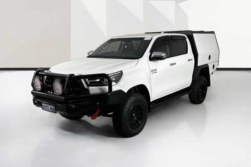 
								Toyota HILUX GUN126R SR5 (4×4) full									