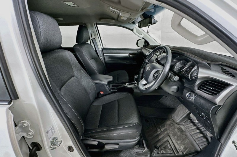 
								Toyota HILUX GUN126R SR5 (4×4) full									