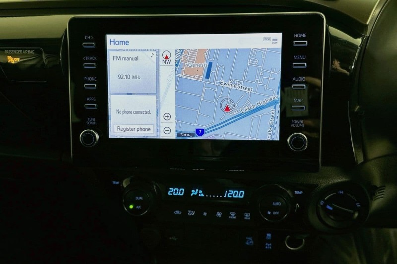 
								Toyota HILUX GUN126R SR5 (4×4) full									