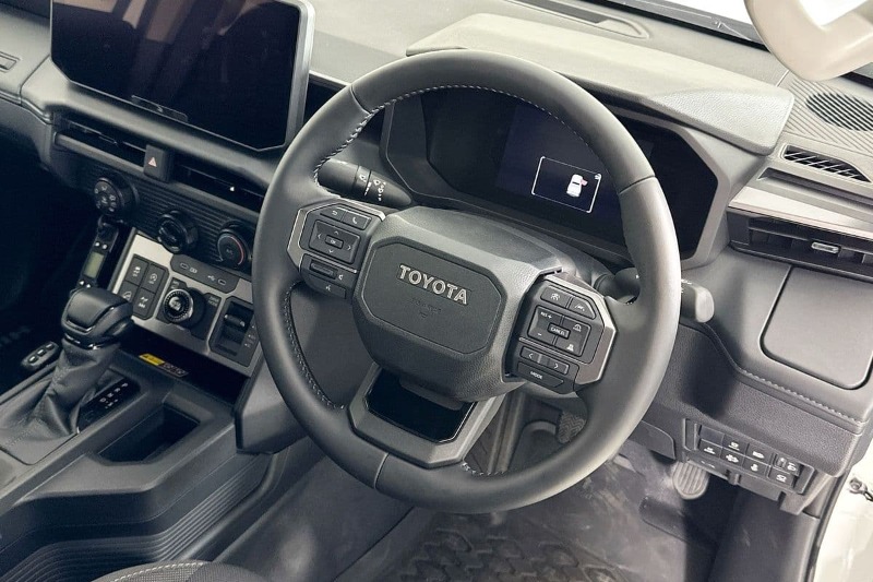 
								Toyota HILUX GUN227R SR 48V (4×4) full									