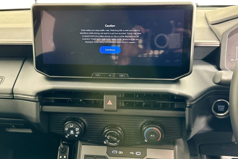 
								Toyota HILUX GUN227R SR 48V (4×4) full									