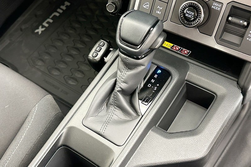 
								Toyota HILUX GUN227R SR 48V (4×4) full									