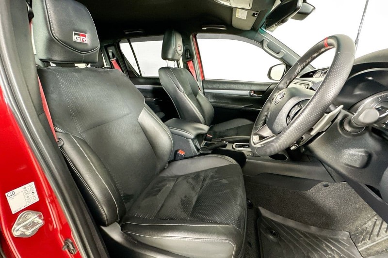 
								Toyota HILUX GUN126R GR-SPORT (4×4) full									