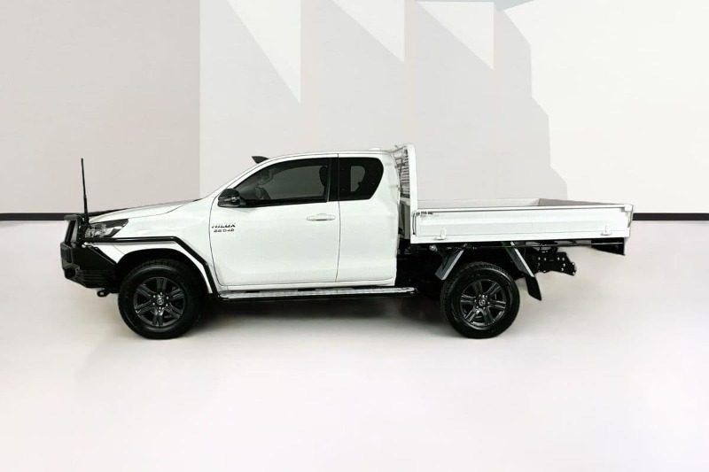 
								Toyota HILUX GUN126R SR (4×4) full									