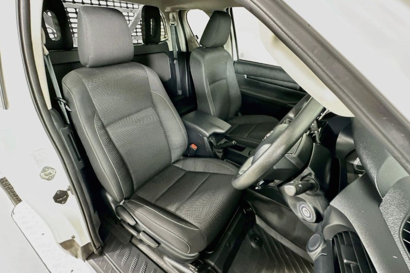 
								Toyota HILUX GUN126R SR (4×4) full									