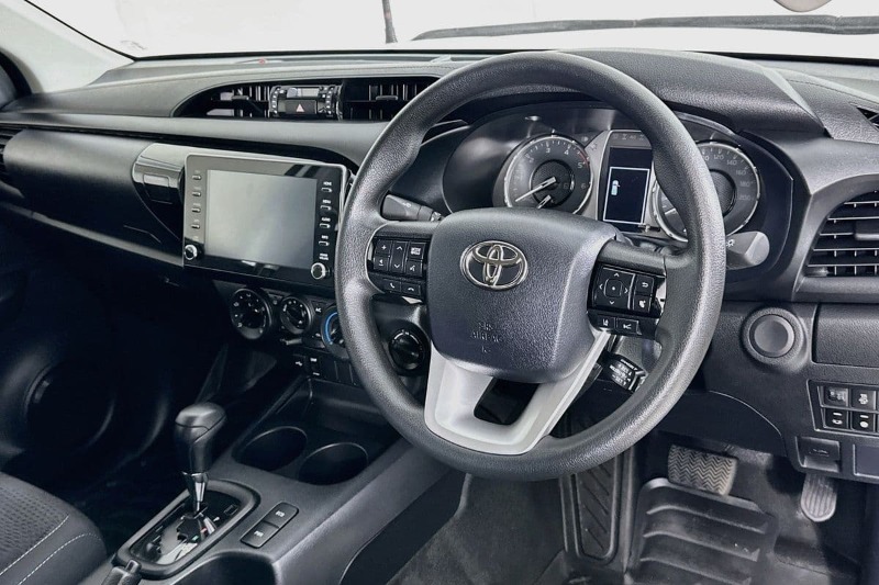 
								Toyota HILUX GUN126R SR (4×4) full									