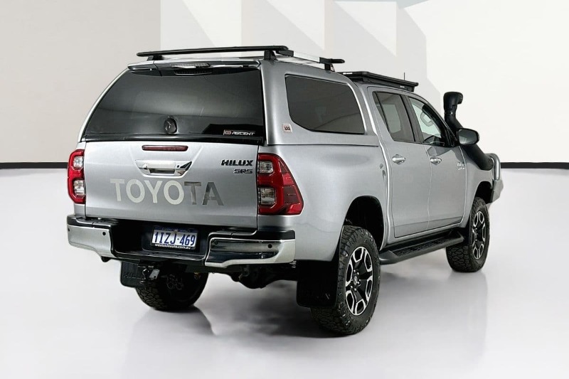 
								Toyota HILUX GUN126R SR5 (4×4) full									