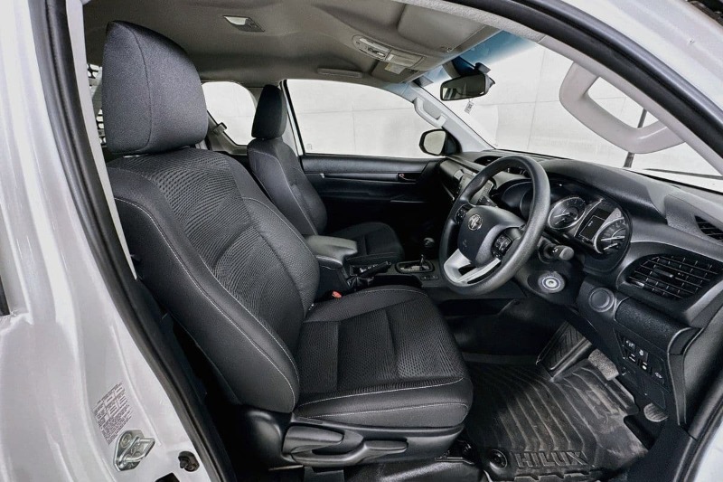 
								Toyota HILUX GUN126R SR (4×4) full									