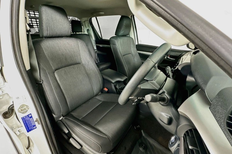 
								Toyota HILUX GUN126R RC SR5 48V (4×4) full									
