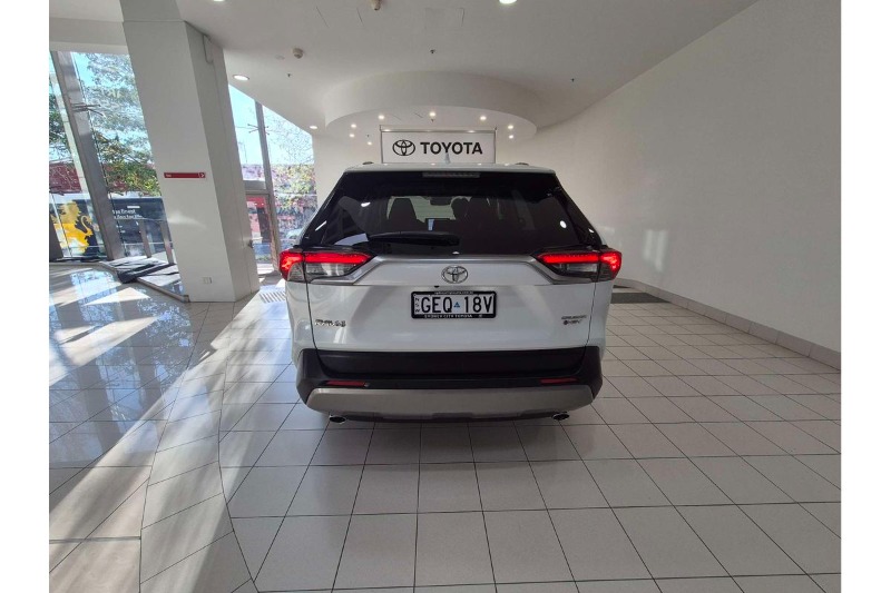 
								Toyota RAV4 Cruiser full									
