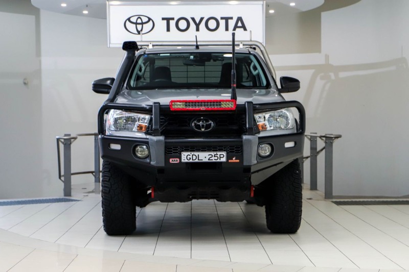
								Toyota Hilux full									