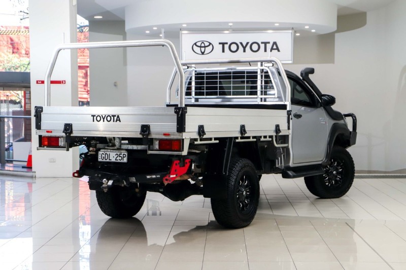 
								Toyota Hilux full									