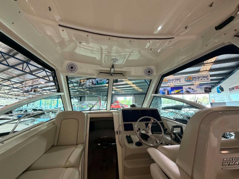 
								Boston Whaler 285 Conquest Hard Top – 2014 Model full									