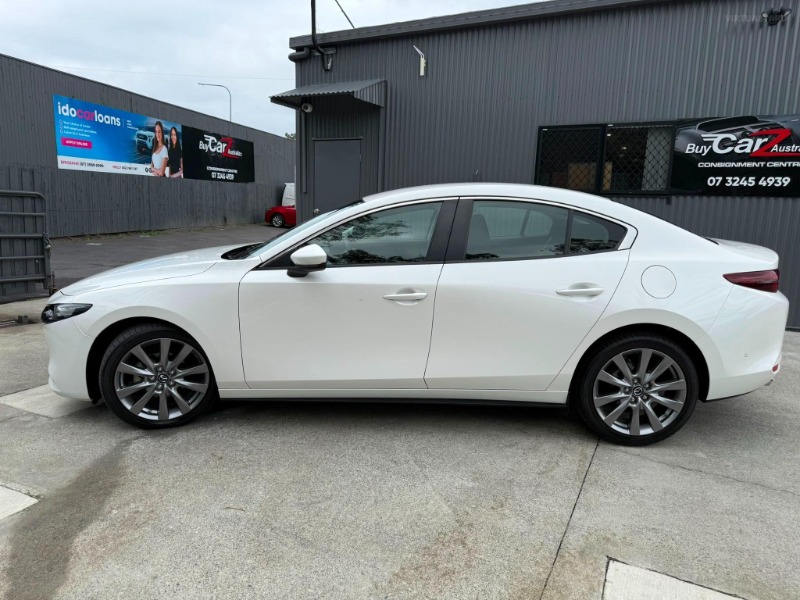 
								MAZDA 3 BP SERIES G20 EVOLVE full									