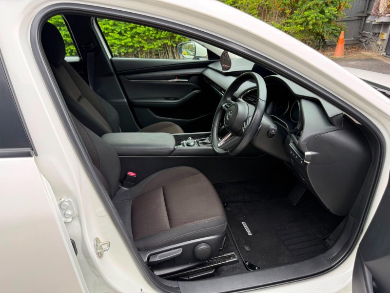 
								MAZDA 3 BP SERIES G20 EVOLVE full									