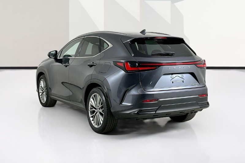
								Lexus NX350h full									