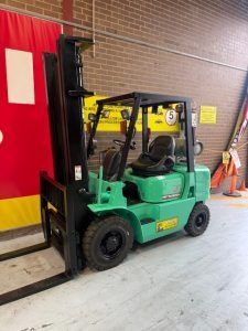 
								Used Mitsubishi 2.5 Tonne LPG Forklift full									