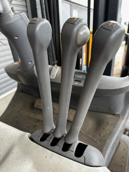 
								Used Crown 2.5 Tonne Current Model Forklift full									